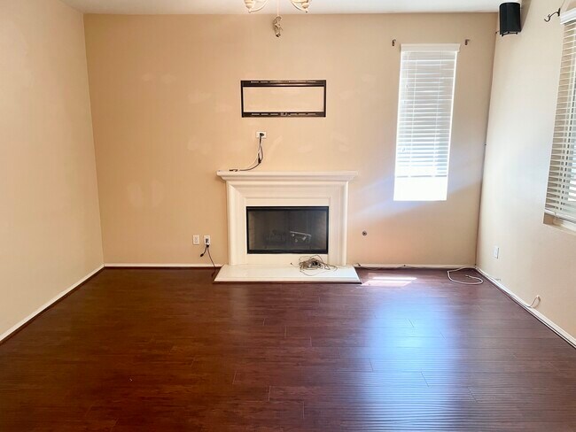 Building Photo - 16165 Twinberry Ct