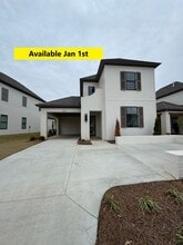 Building Photo - 1217 Ivy Rd