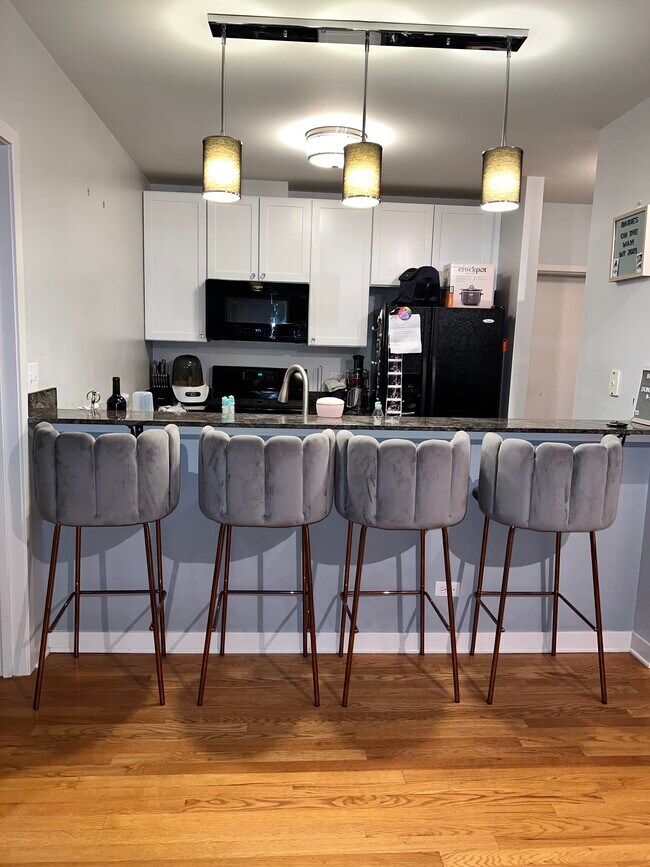 Kitchen - 1033 E 46th St