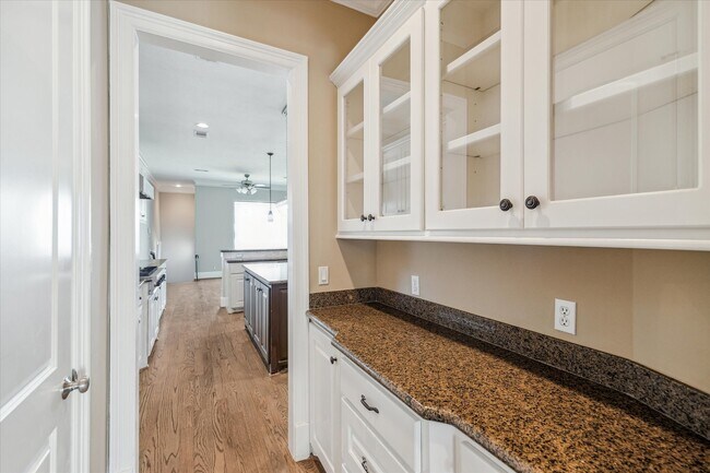 Foto del edificio - 3310 Blue Bonnet Blvd