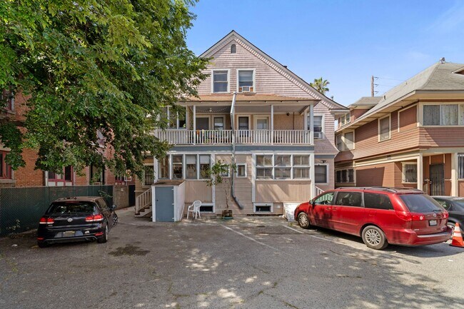 Foto del edificio - 705-707 W 23rd St