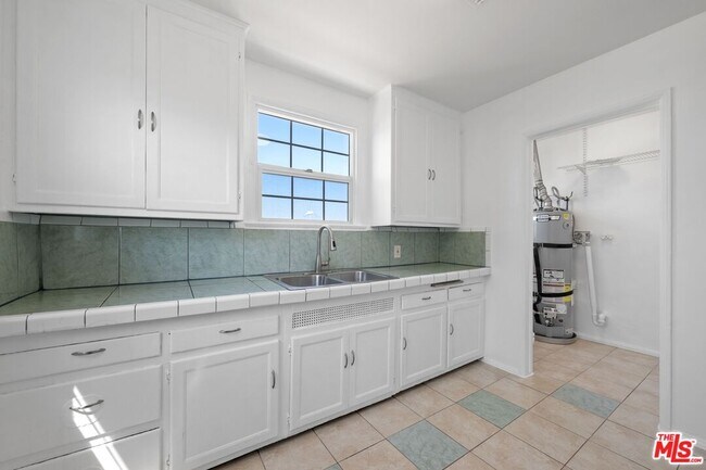 Foto del edificio - 2122 W 102nd St