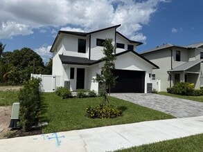 Building Photo - 580 Lucky Ln