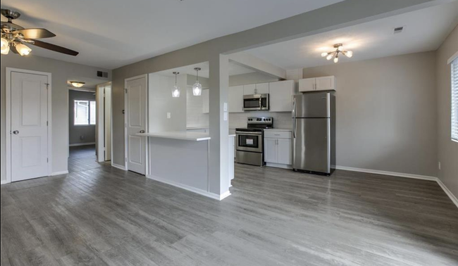 Building Photo - 809 W 40th St