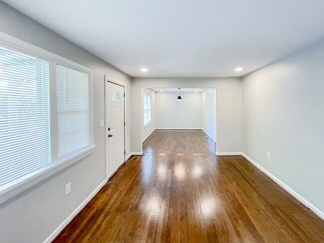 Building Photo - 1038 Alma Ave