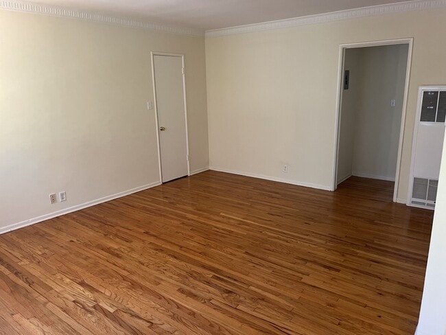 Photo - 3171 S Barrington Ave (Los Angeles, CA) Apartments