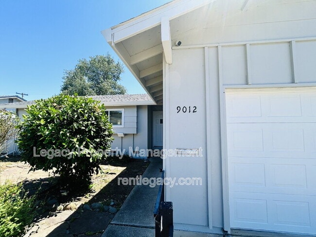 Foto del edificio - 9012 Alderson Ave