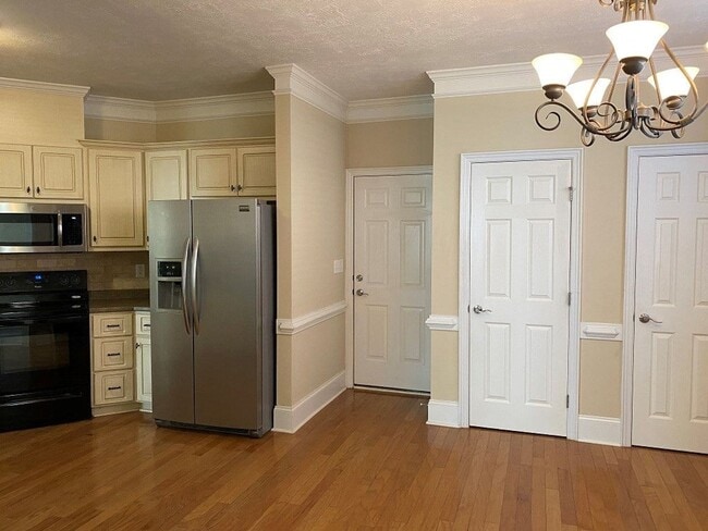 Building Photo - 933 Woody Hill Cir