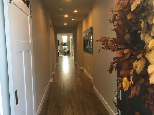 Foto del edificio - 4398 SW Yew Ave