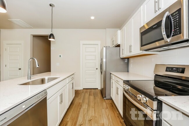 Building Photo - 334 Park Glen Dr