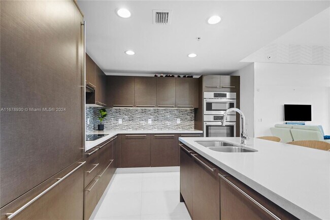 Foto del edificio - 7825 NW 107th Ave