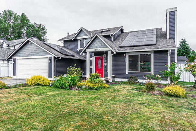 Foto del edificio - Energy-Efficient Kent Home with AC, Hot Tub, EV Charger & Large Fenced Yard- Available August 1st...