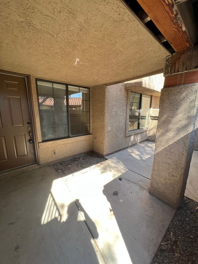 Building Photo - 925 N College Ave