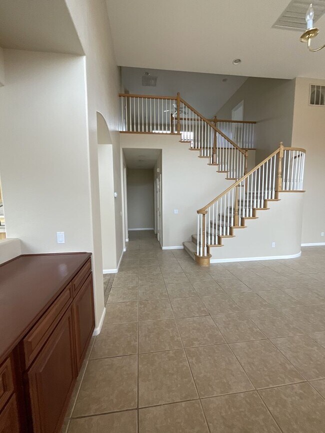 Building Photo - 2847 Falcon Ridge Dr