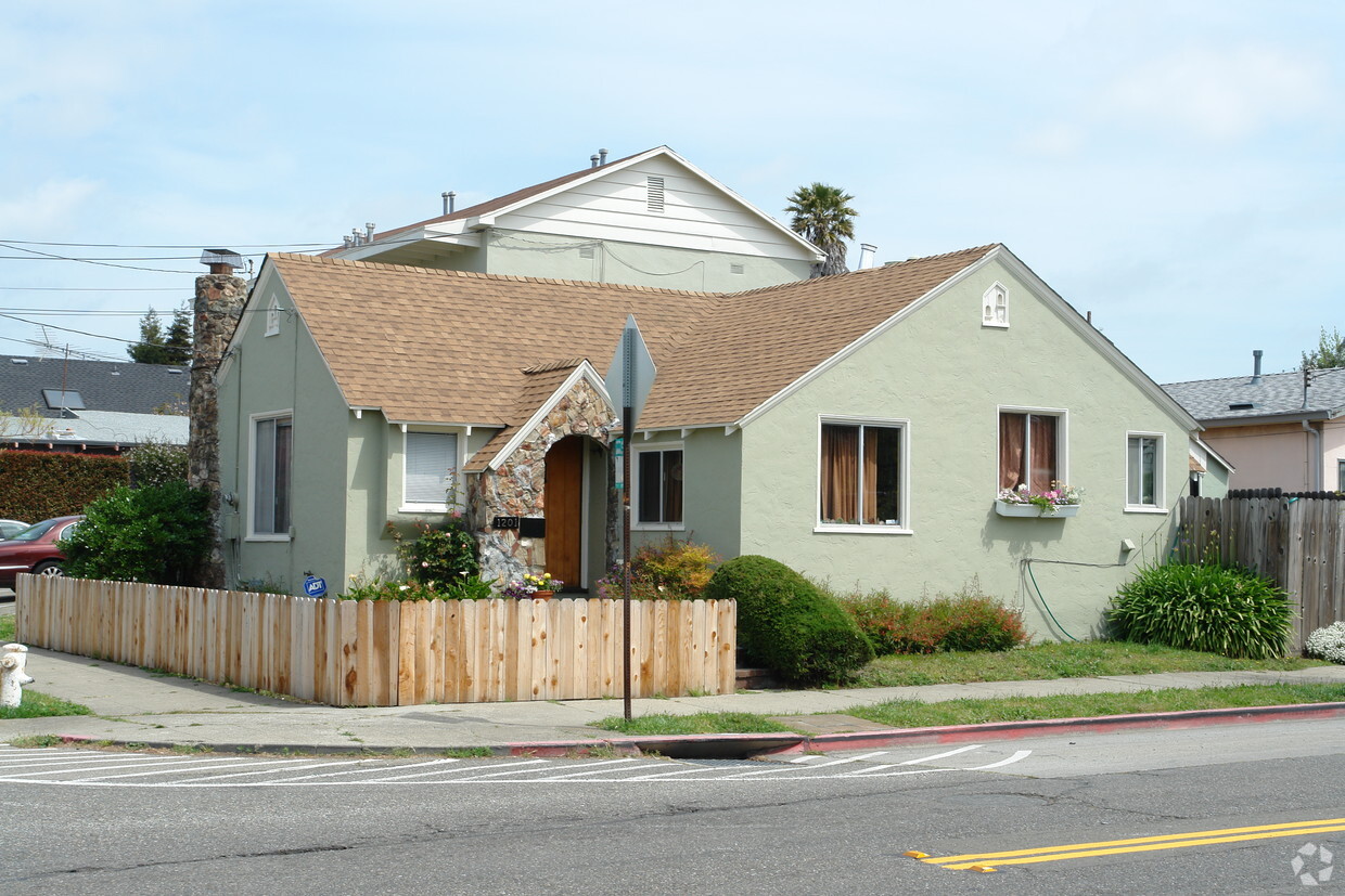Primary Photo - 1201 Dwight Way