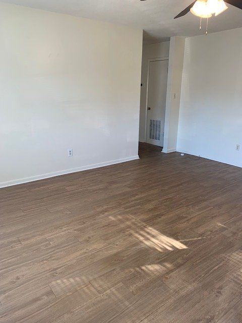 Building Photo - 301 Shiloh Dr