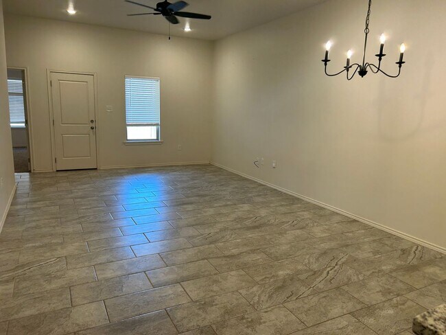 Foto del edificio - 2Bed/2Bath Duplex