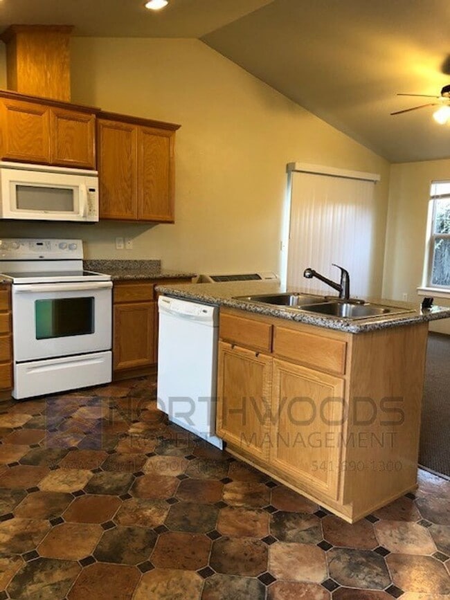 Building Photo - Cozy 1 Bed 1 Bathroom-Located in Friendly ...