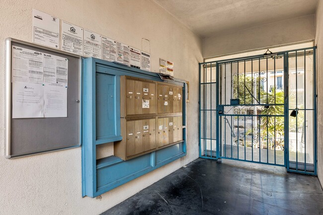 Building Photo - 439 S Catalina Street
