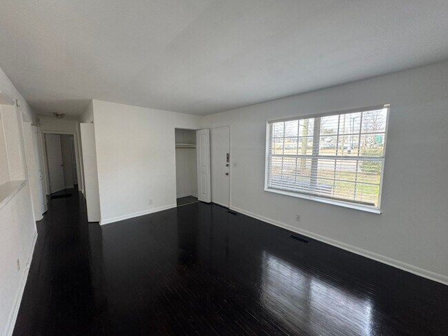 Foto del edificio - 3 Bedroom, 1 Bath House East Nashville with large back yard!