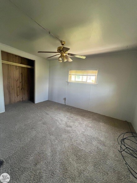 Foto del edificio - 9237 N River Rd