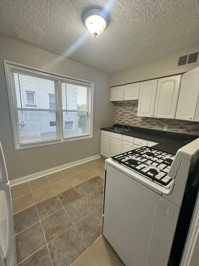 Foto del edificio - 1431 Nightingale Rd