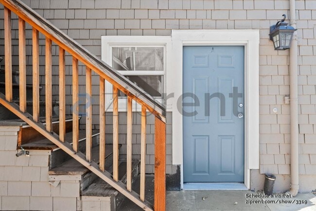 Building Photo - Unit A
