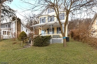 Building Photo - 147 Millbrook Ave