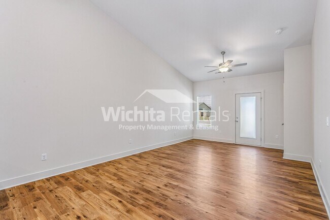 Foto del edificio - 12874-12874 W Wheatland Ct