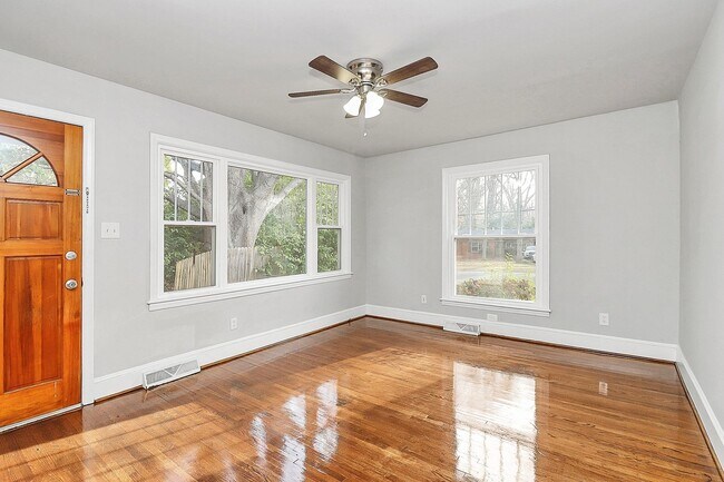 Foto del edificio - Lovely Two Bedroom Duplex!