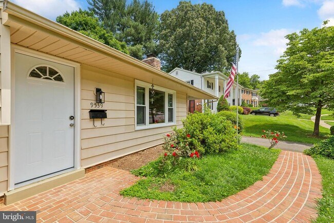 Foto del edificio - 9539 Old Creek Dr