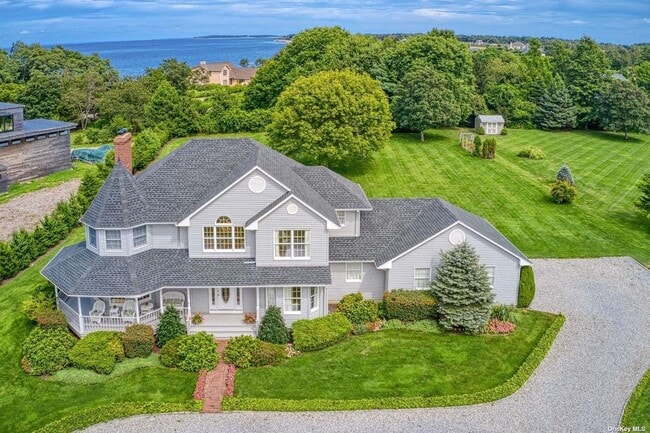 Building Photo - 560 Grandview Dr