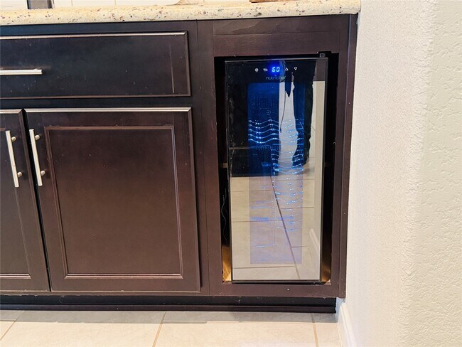 Foto del edificio - 3318 Rainflower Springs Ln