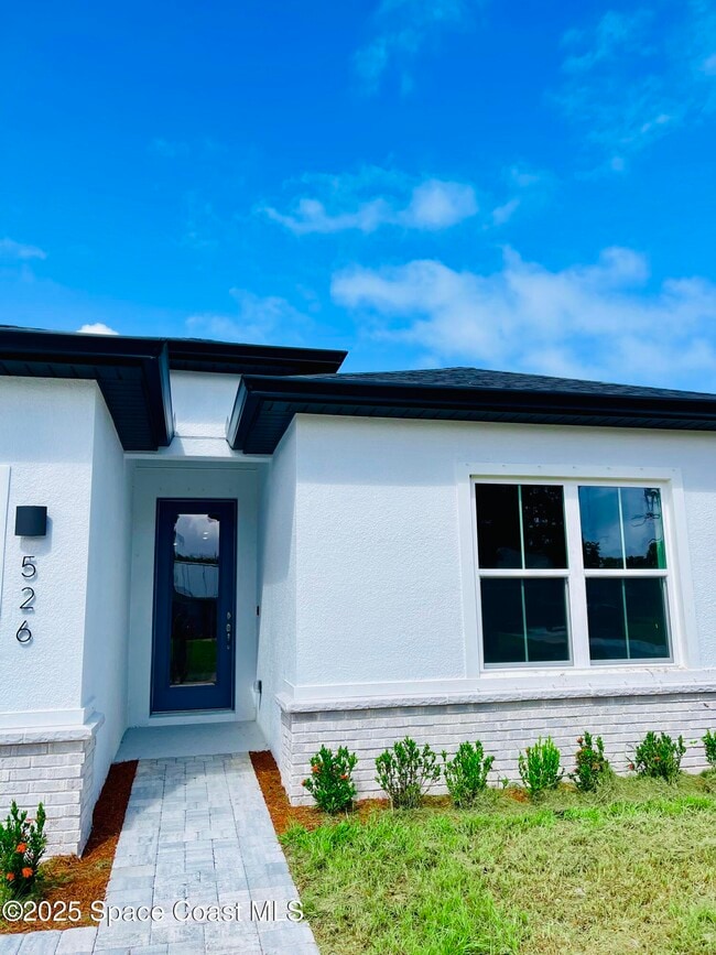 Foto del edificio - 526 Frink Ave