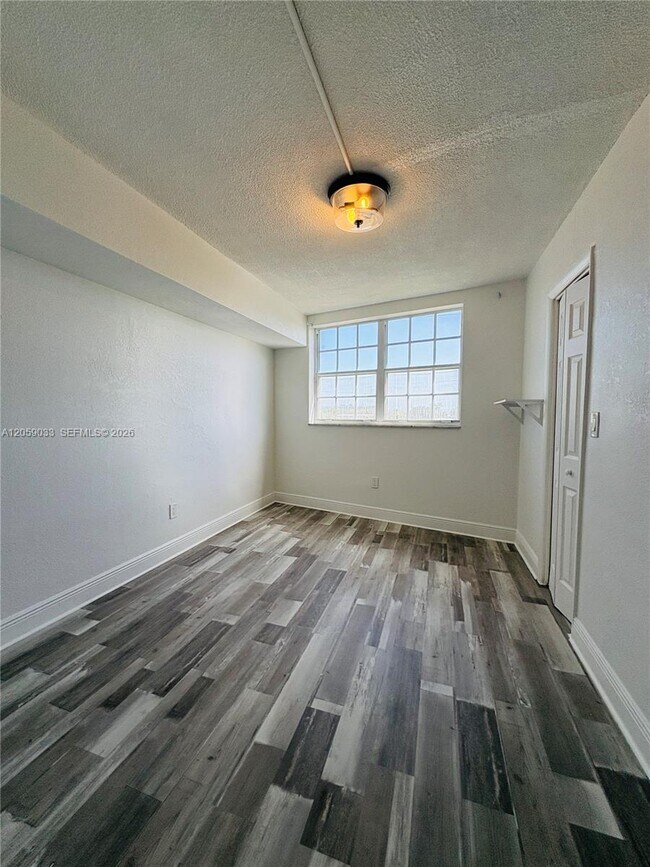 Foto del edificio - 1770 79th Street Causeway