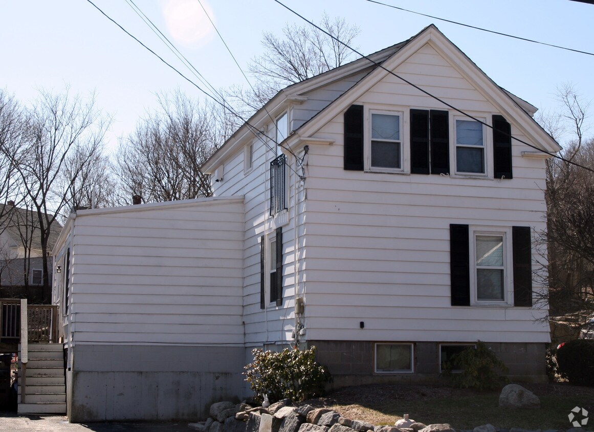 Foto del edificio - 12--16 Bates Ave