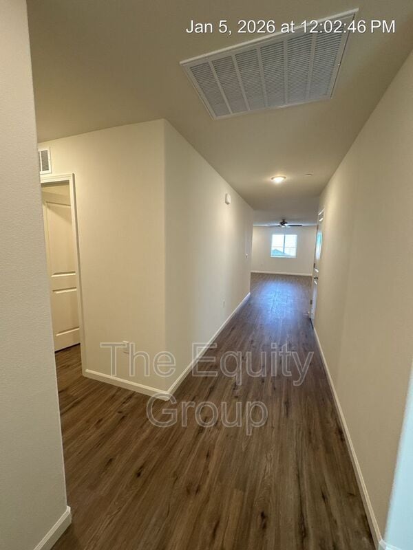 Foto del edificio - 7064 W Wren Ave