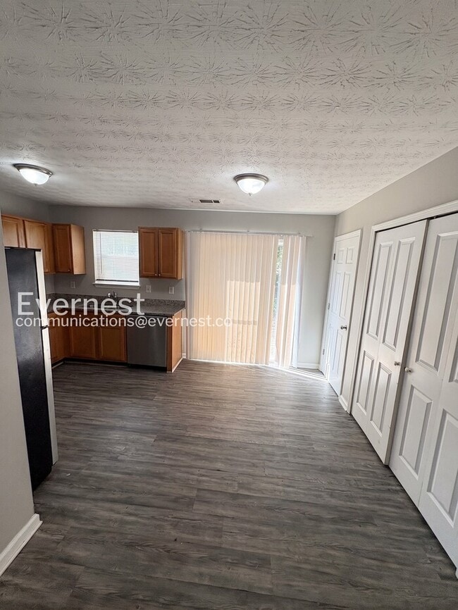 Building Photo - 7035 Setters Way
