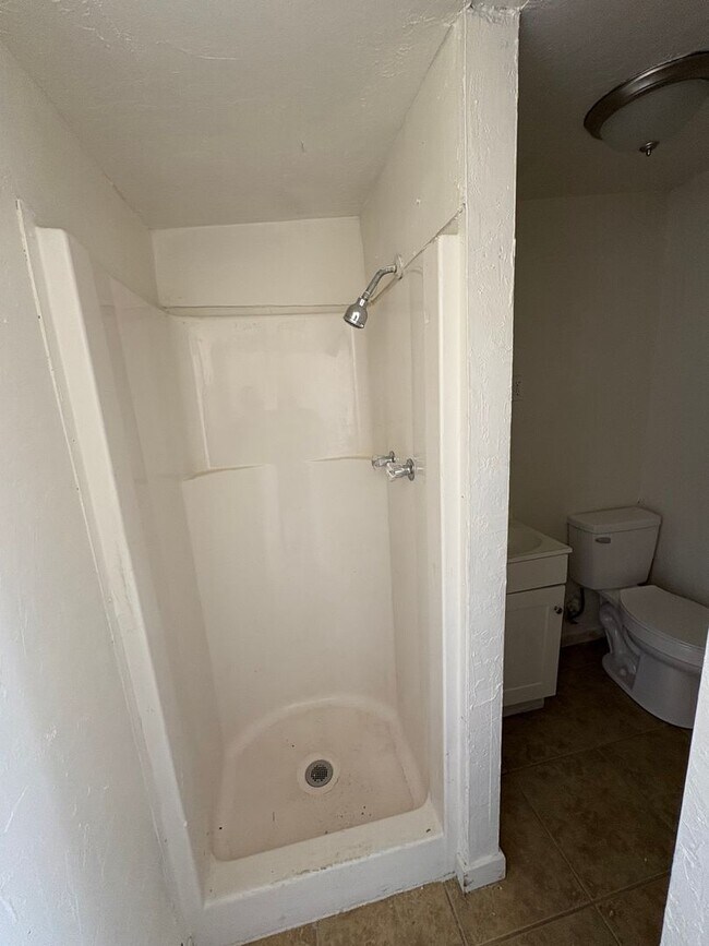 Foto del edificio - Dinuba country Home Rent Ready !