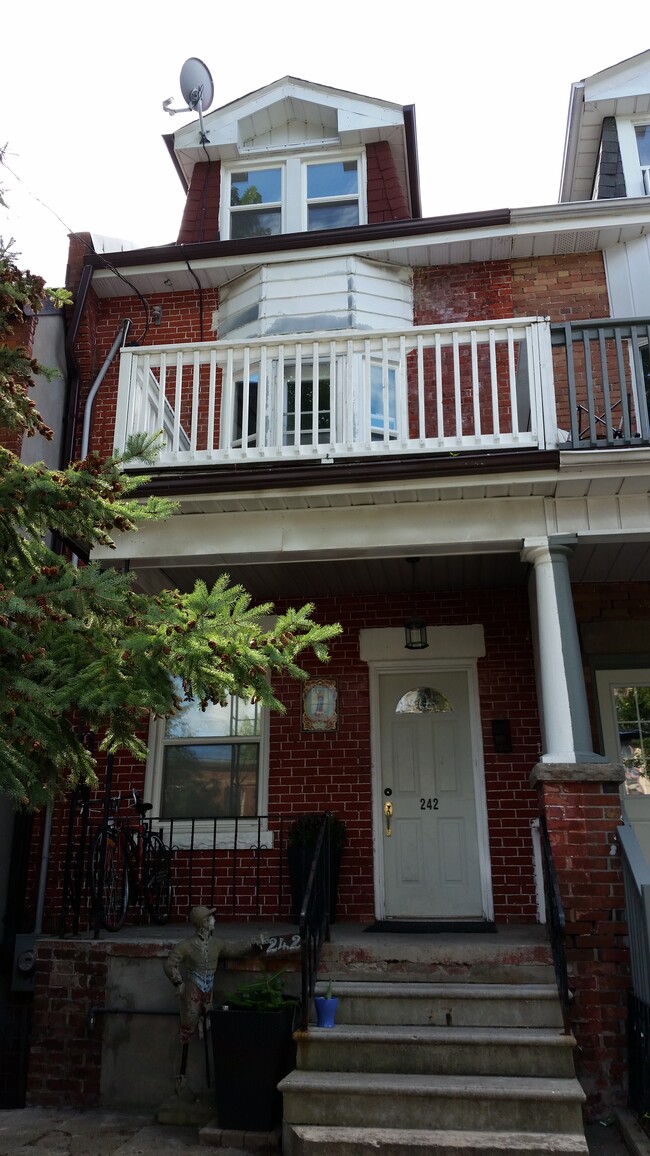 Building Photo - 242 Major St