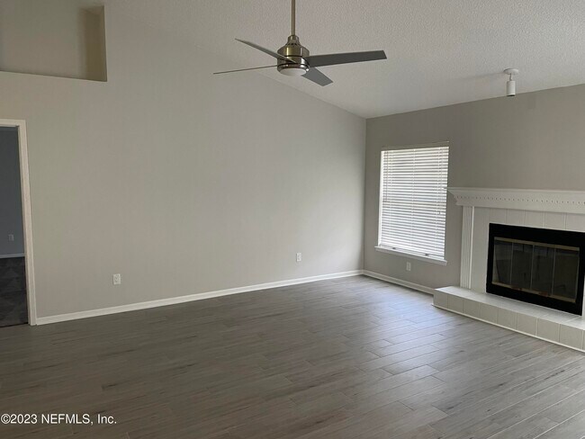 Foto del edificio - 65 Waterbridge Pl