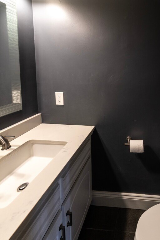 Half bathroom in the 1st floor - 71 Aiken St