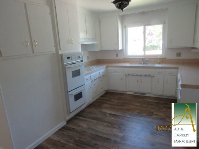 Building Photo - Beautiful SIngle Family Home!