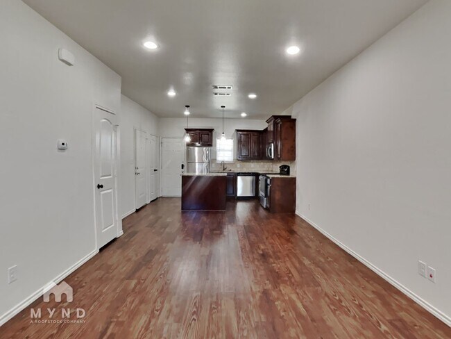 Building Photo - 610 Picnic Ct