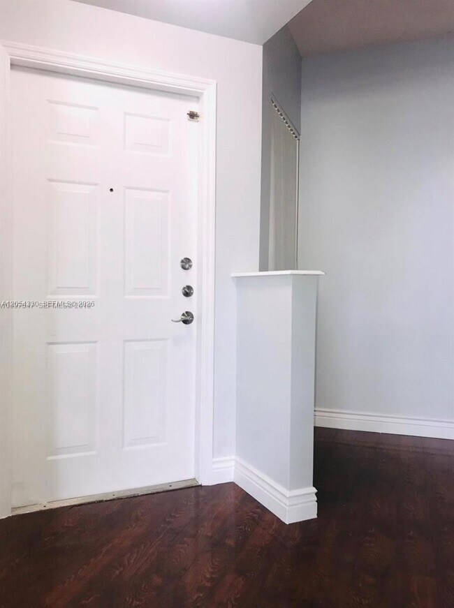 Foto del edificio - 3175 NE 184th St