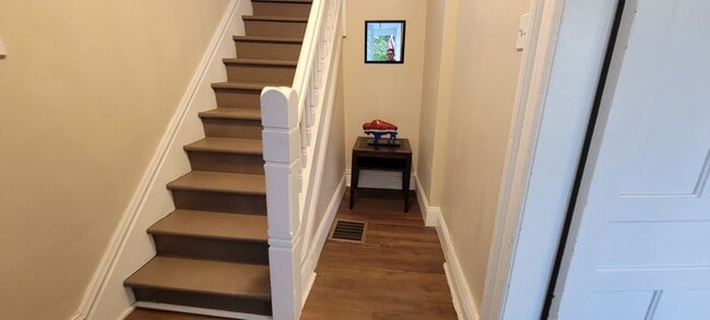 Building Photo - 628 25th St