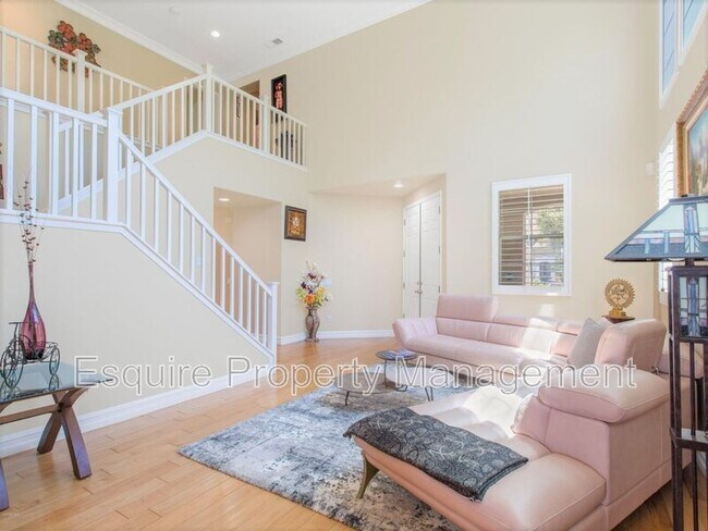 Building Photo - 4936 Via Bella