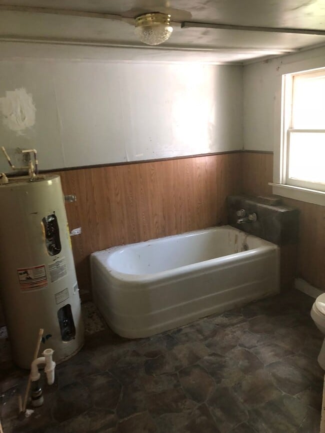 Building Photo - New Listing $390 month $800 down