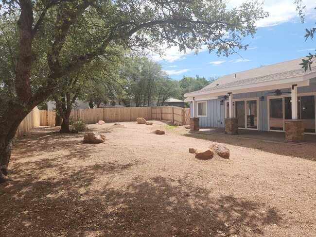 Building Photo - Beautiful 3 Bed / 2 Bath New Site Built Ho...