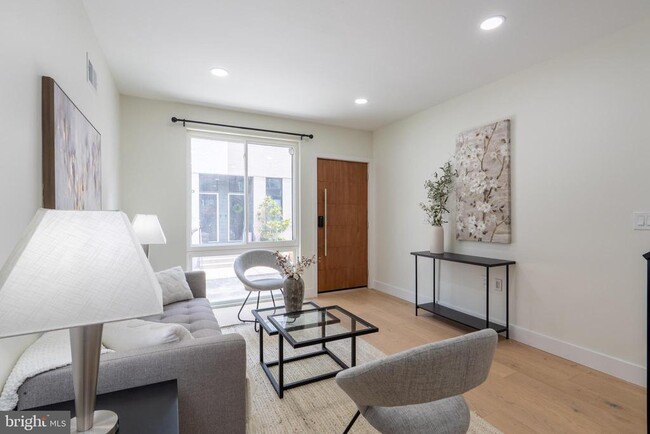 Foto del edificio - 622 McClellan St